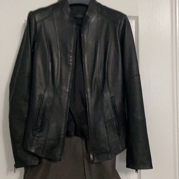 Beautiful authentic leather jacket! Mint condition barely used. - Picture 4 of 5